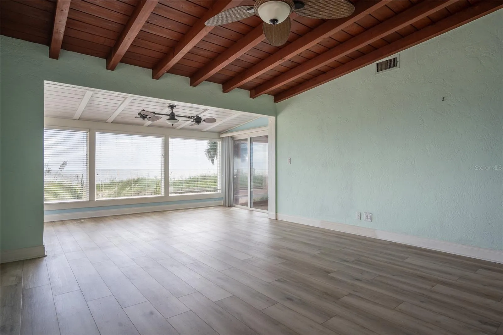 Floor to ceiling Florida room!