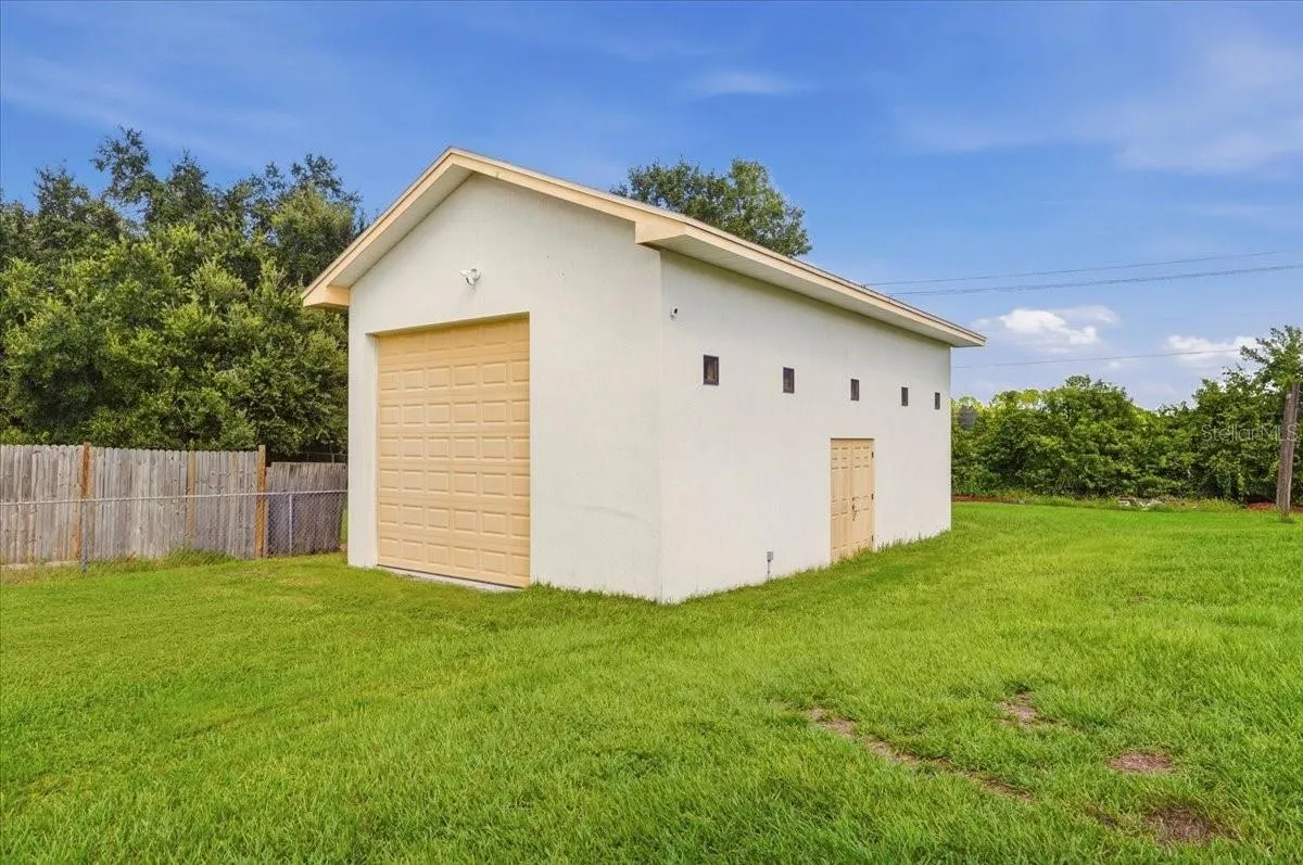 Detached garage