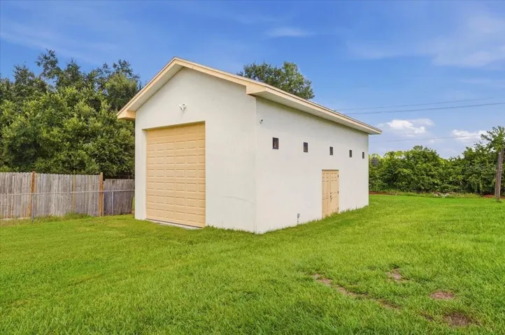 Detached garage