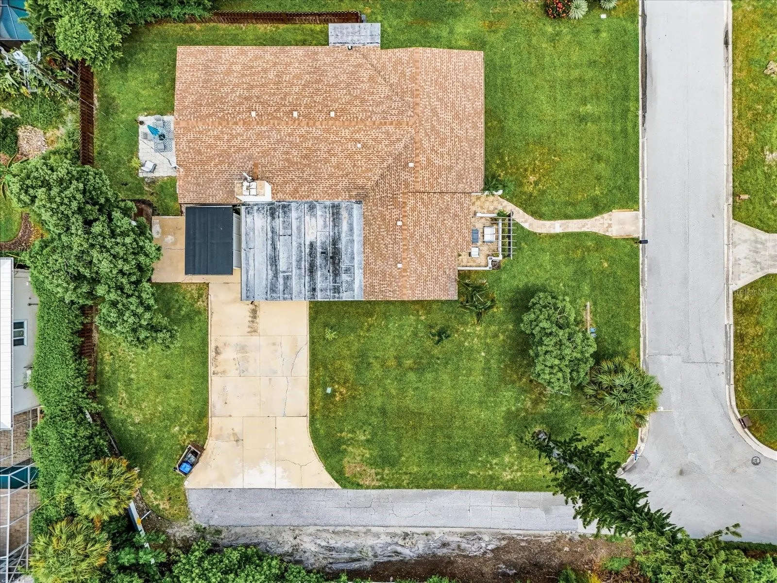 Roof of 936 Dawn St