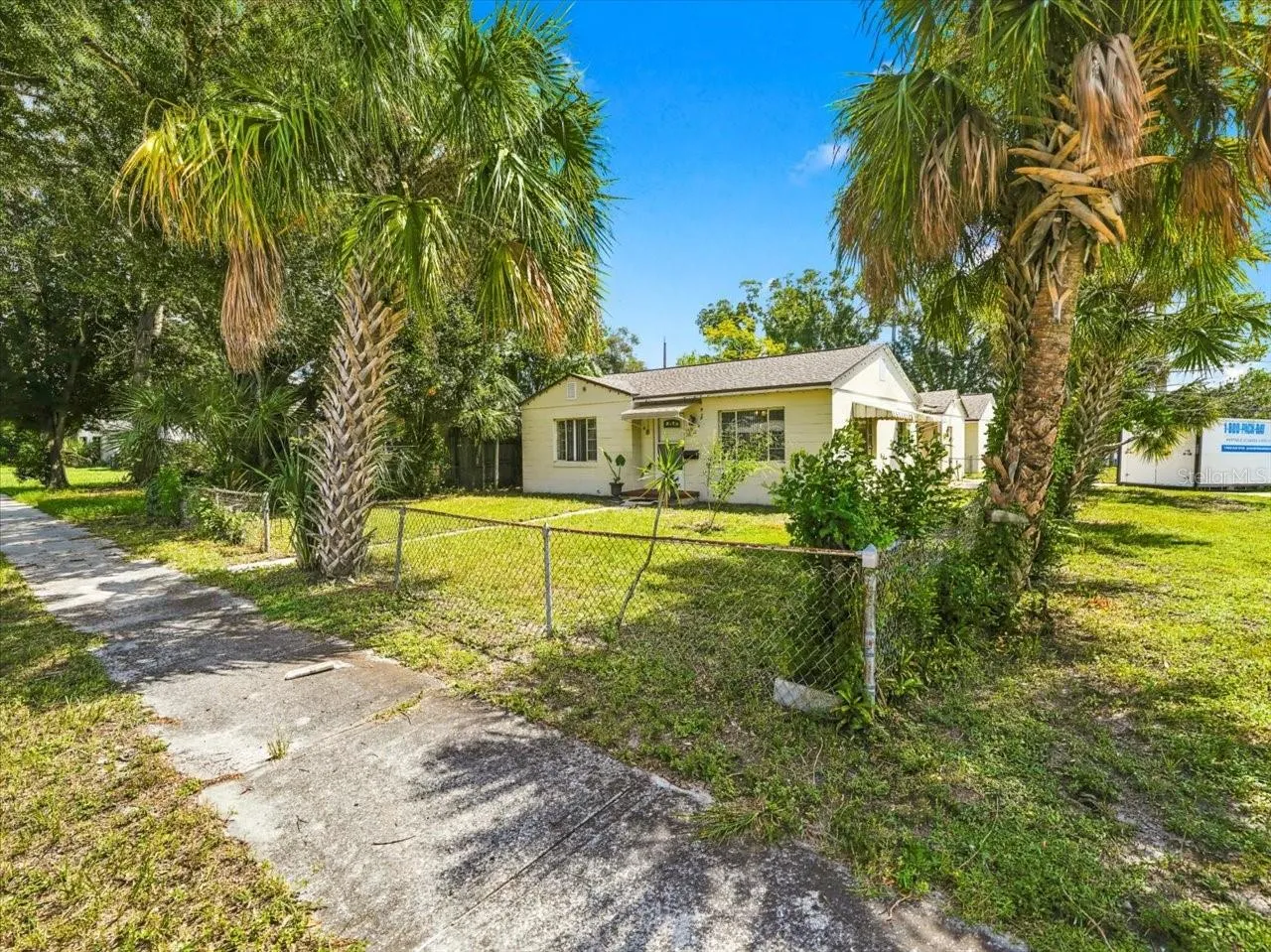 Nice corner lot!!