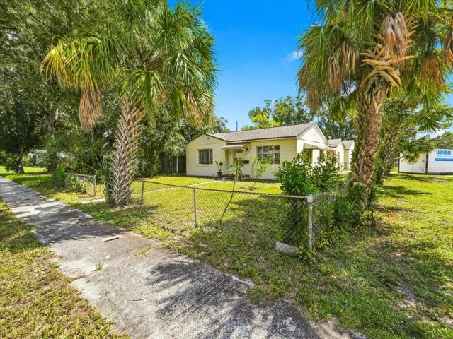 Nice corner lot!!