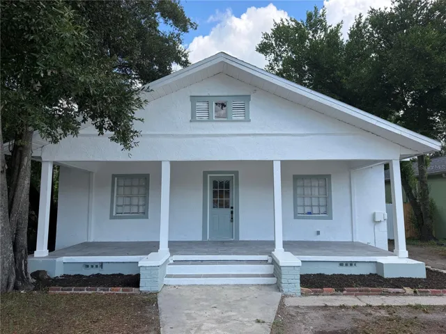 2604 E Lake Ave