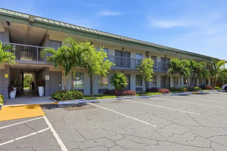 7150 N Tamiami Trl, #S511