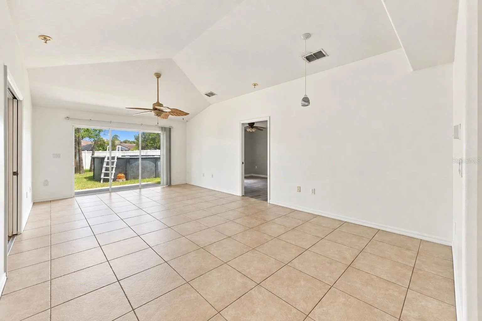 Living room/Dining room