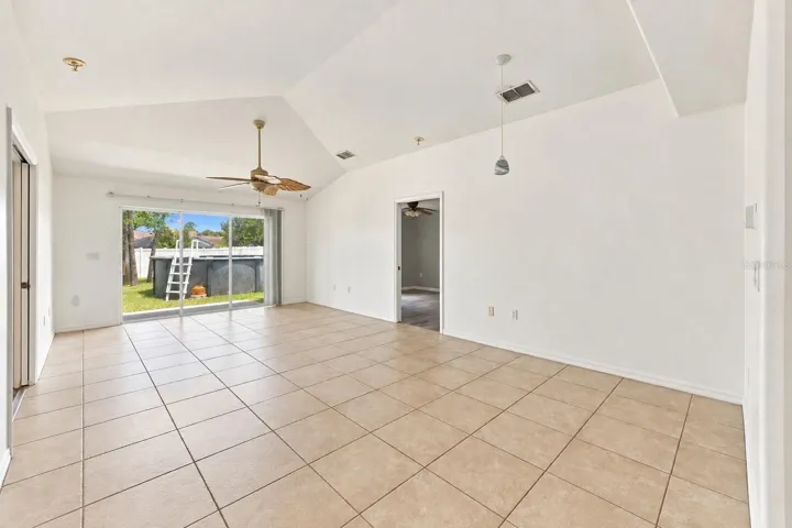 Living room/Dining room