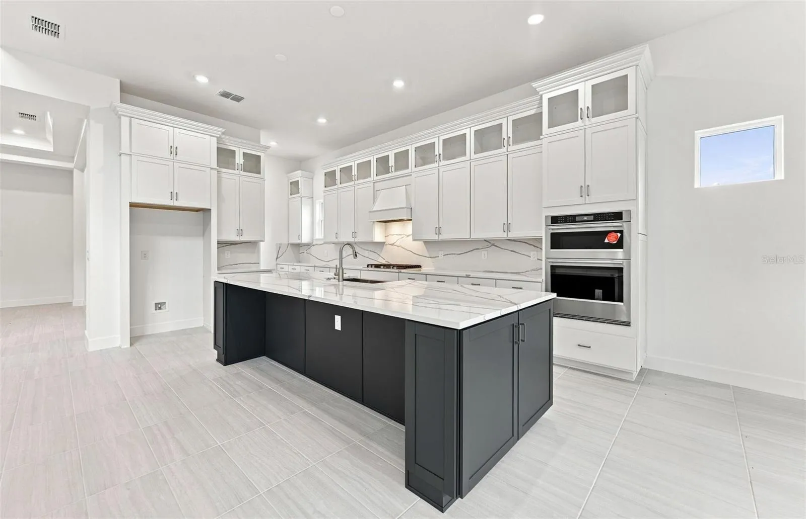 Gourmet Built-in Kitchen w/Gas Appliances
