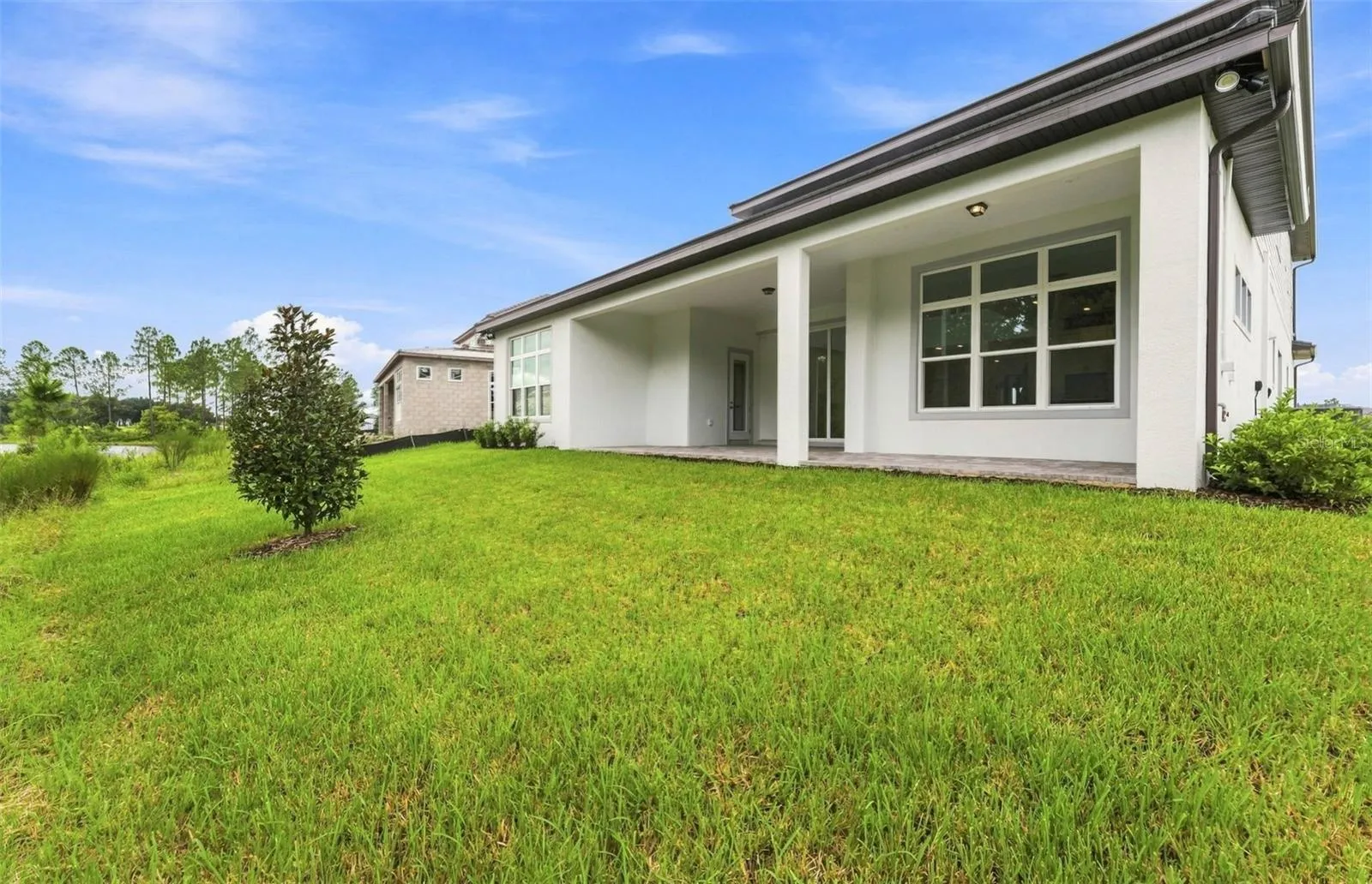 Spacious Covered Lanai, Perfect for Outdoor Living