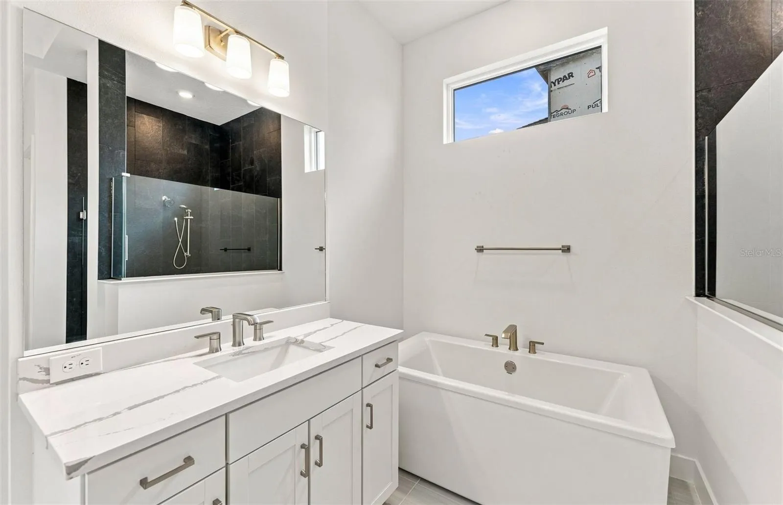 Owner's Bath w/Upgraded Tub