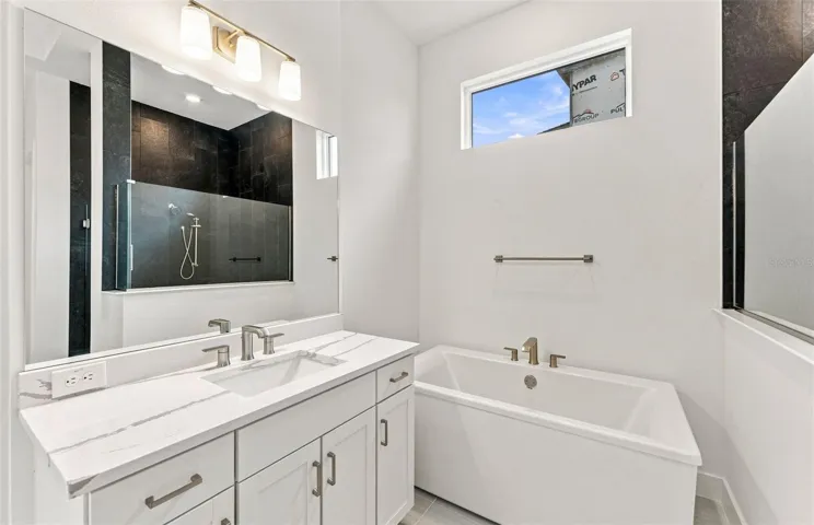 Owner's Bath w/Upgraded Tub