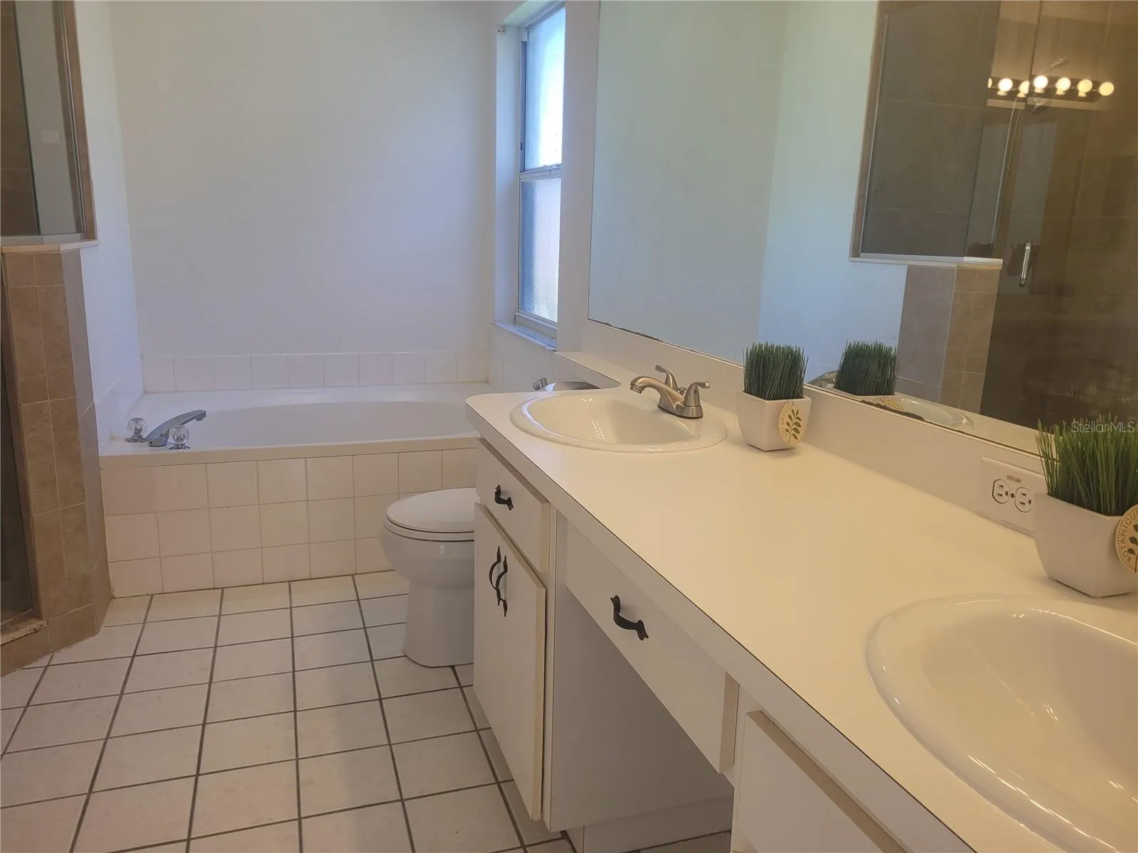 Ensuite bathroom of Primary Bedroom