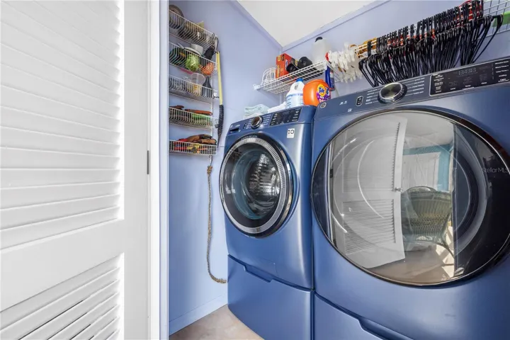 These are the appliances in the laundry closet!