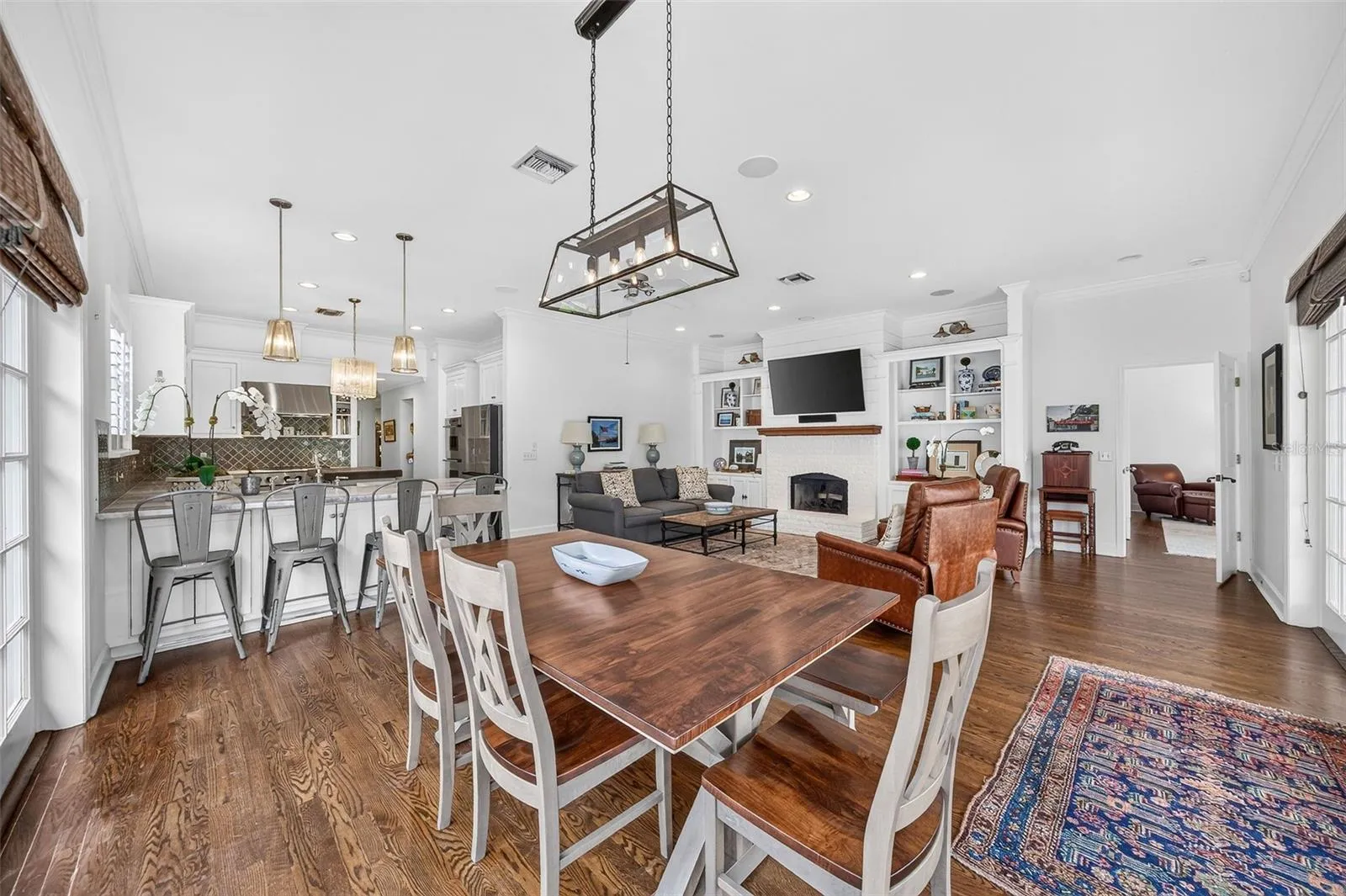 Kitchen table area