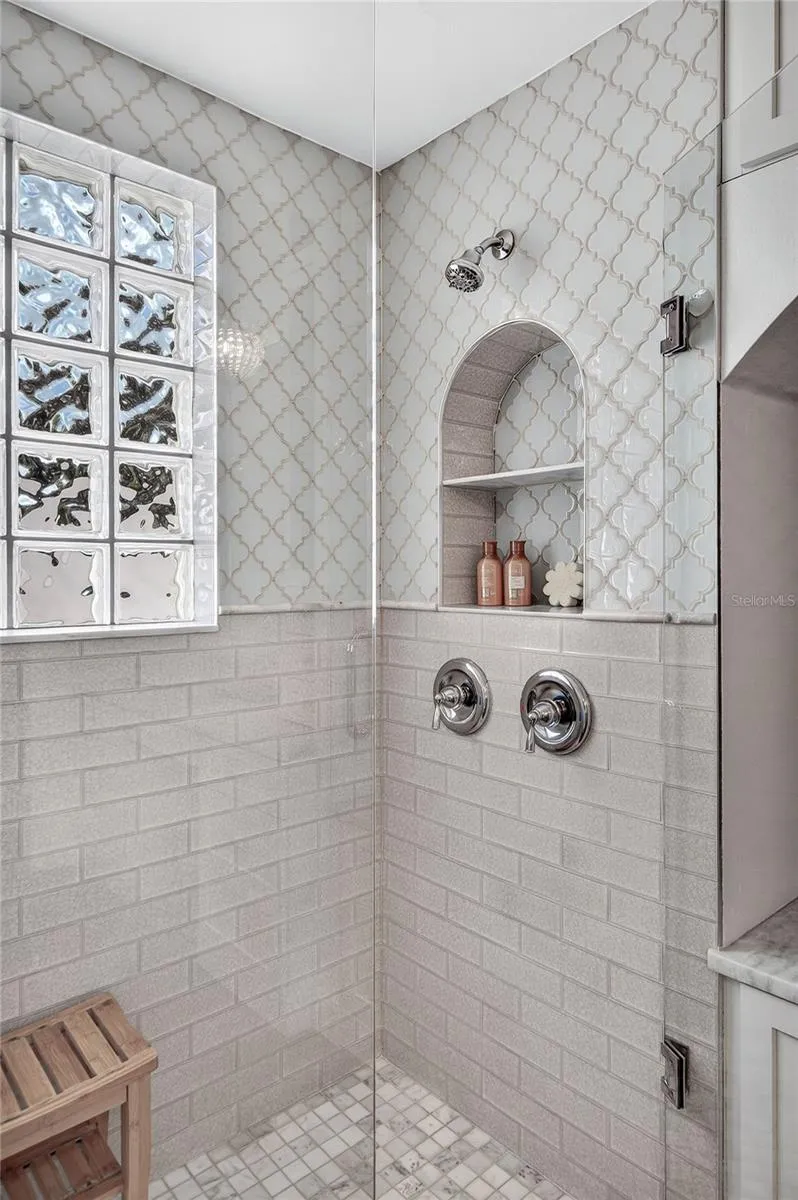 Primary shower