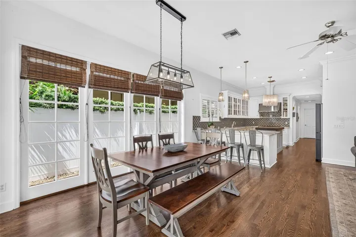 Kitchen table area
