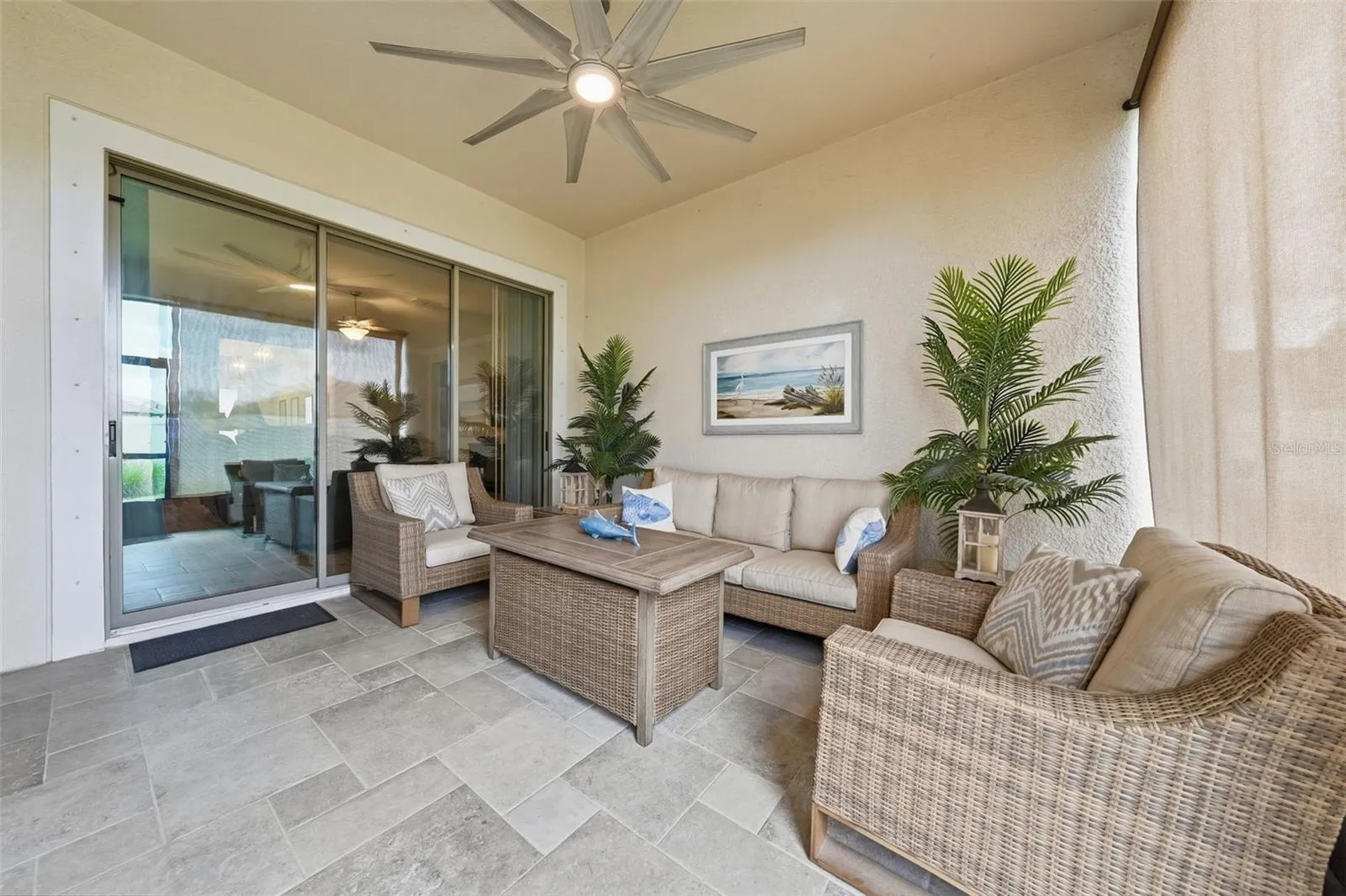 Large expansive Lanai