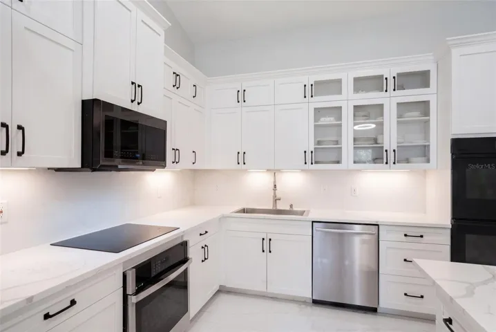 Updated Kitchen with 3 Ovens