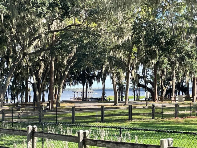 Private Neighborhood Chain of Lakes Access
