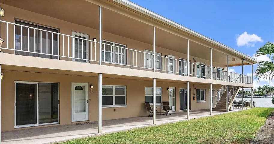 Inviting 12-unit Complex