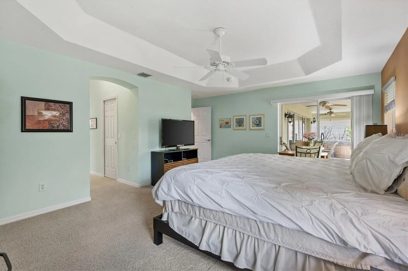 Tray ceiling in primary bedroom