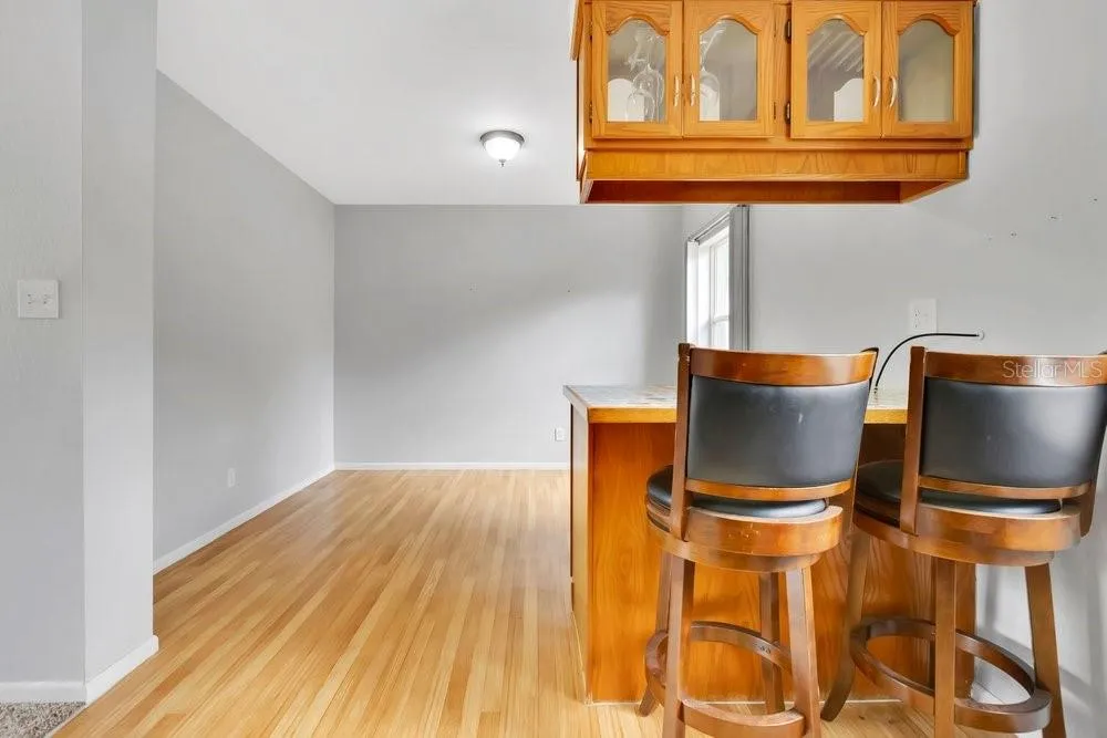Eat in Bartop w storage