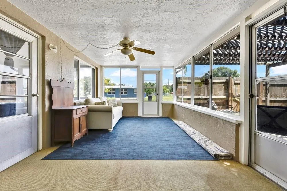 Enclosed Florida Room not included in heated sq footage