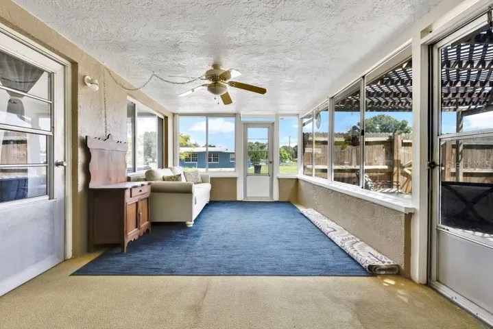 Enclosed Florida Room not included in heated sq footage