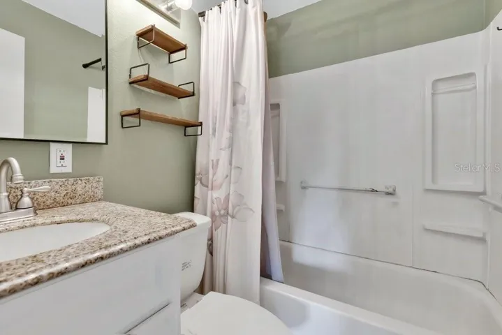 Bathroom with Tub/Shower combo