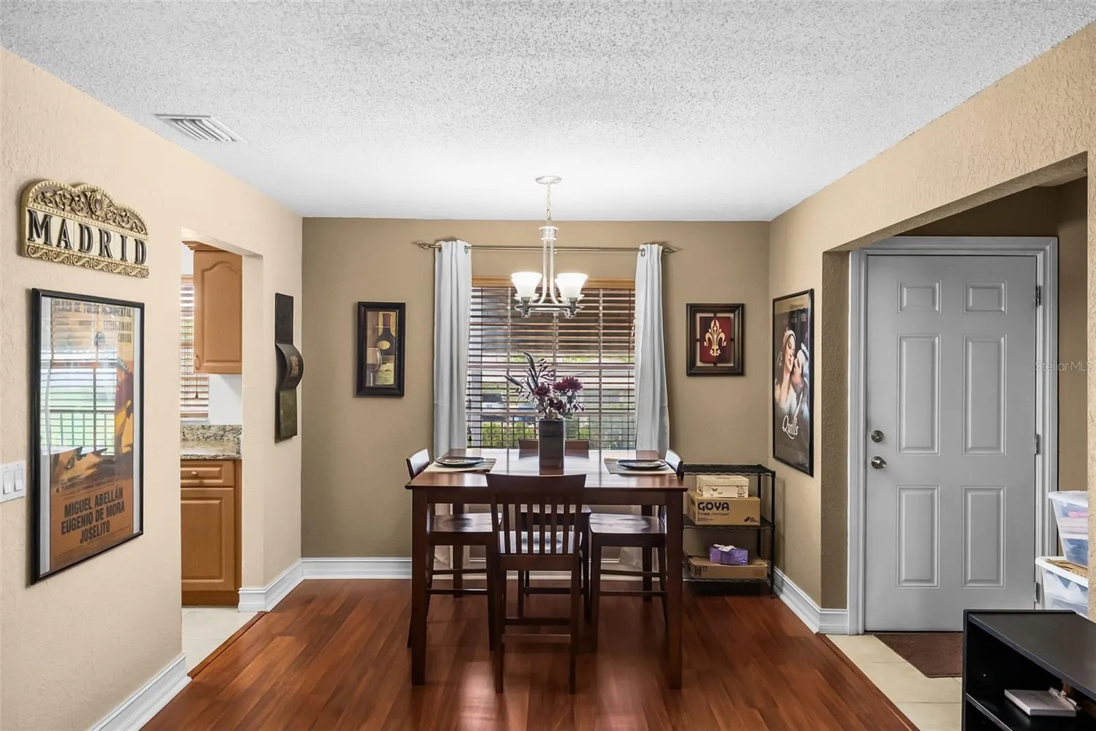 Plenty of Room for Dinner Parties!