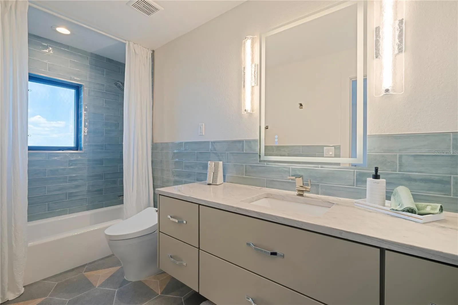 Guest Bathroom 2