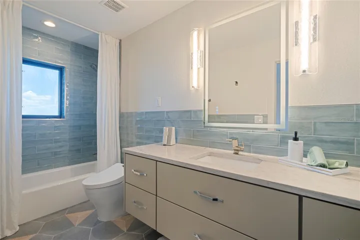 Guest Bathroom 2