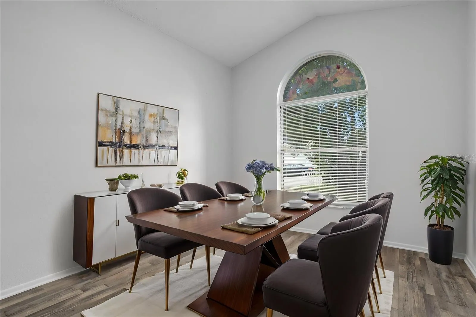 Virtually staged dining room