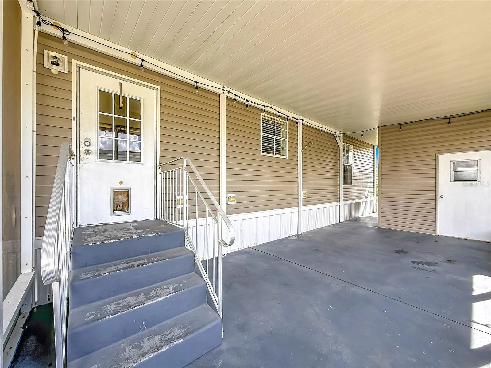 Screened patio entrance