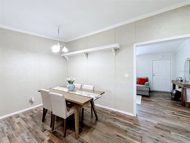 Kitchen dining area