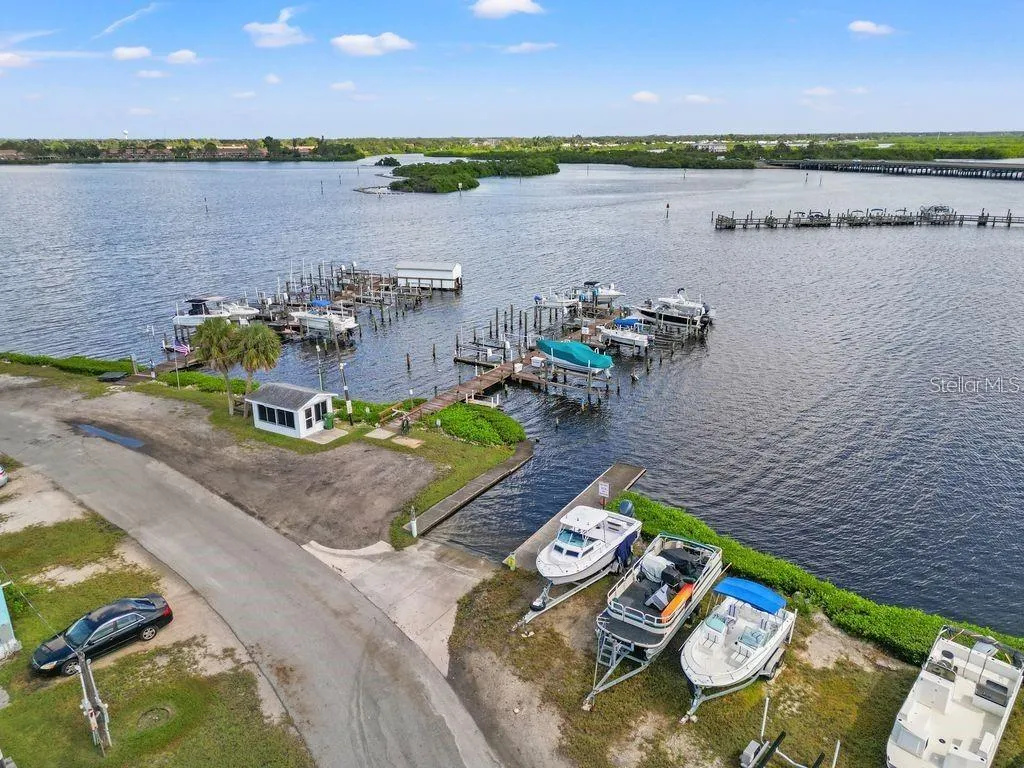Private Boat Ramp, Boat and RV parking/Hookups