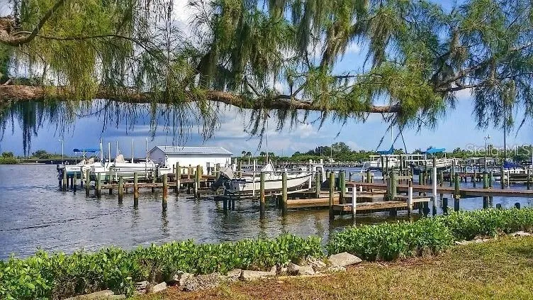Private Docks/Lifts