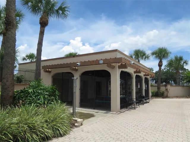 Community Screened In Sitting Rest area