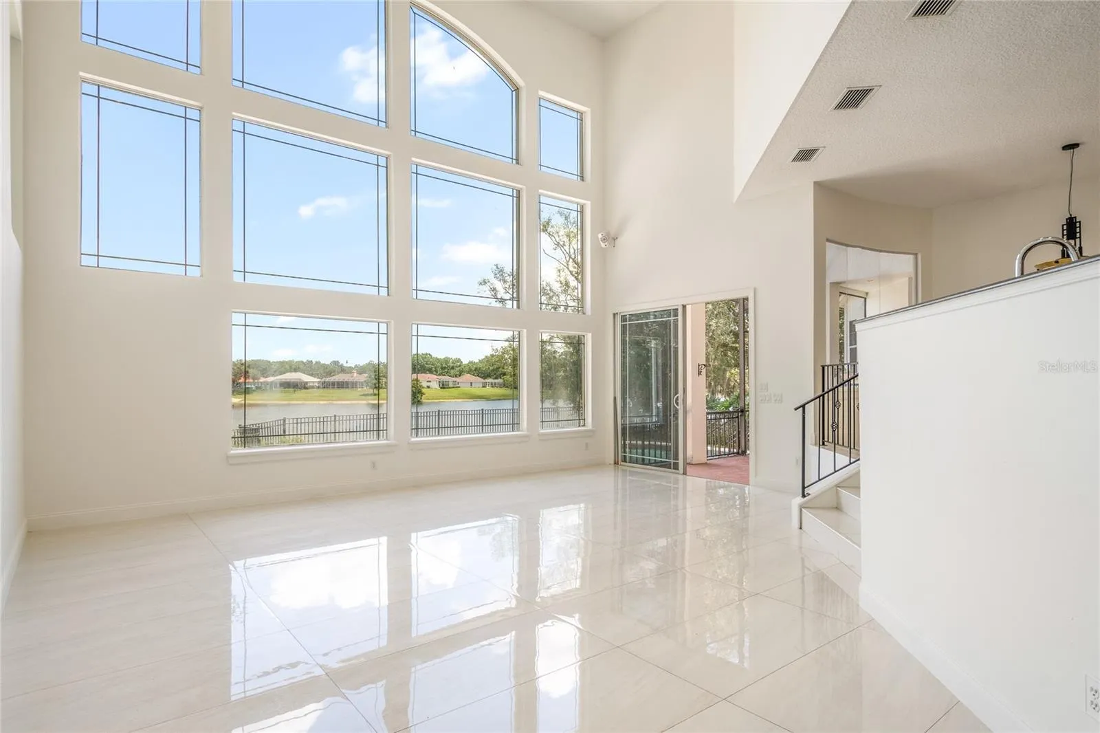 Family Room - 20' Ceilings! Great View of Lake Marietta