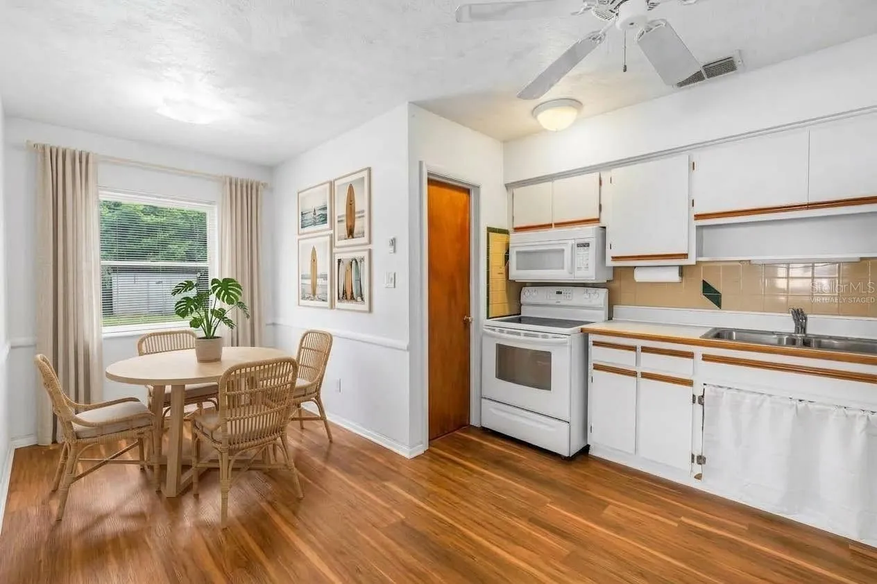 Virtually staged furniture