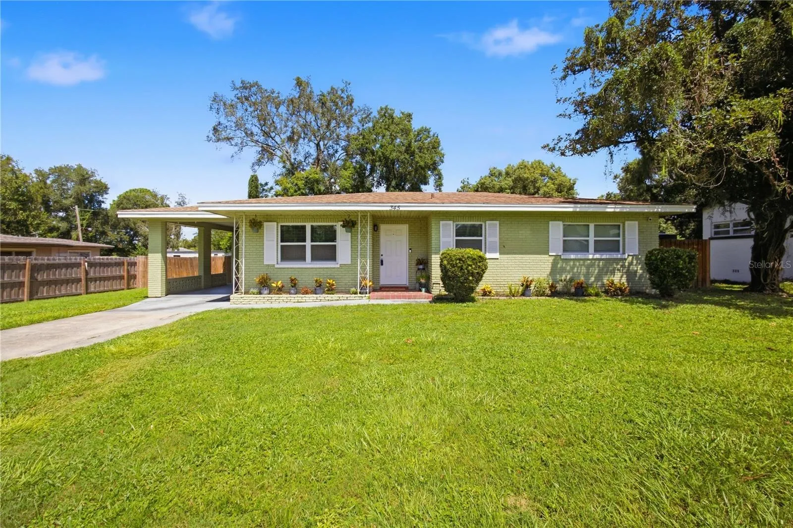 Front view of the home!
