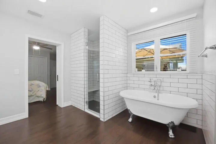 Seperate shower too!
