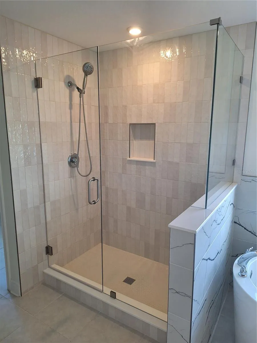 MASTER SHOWER