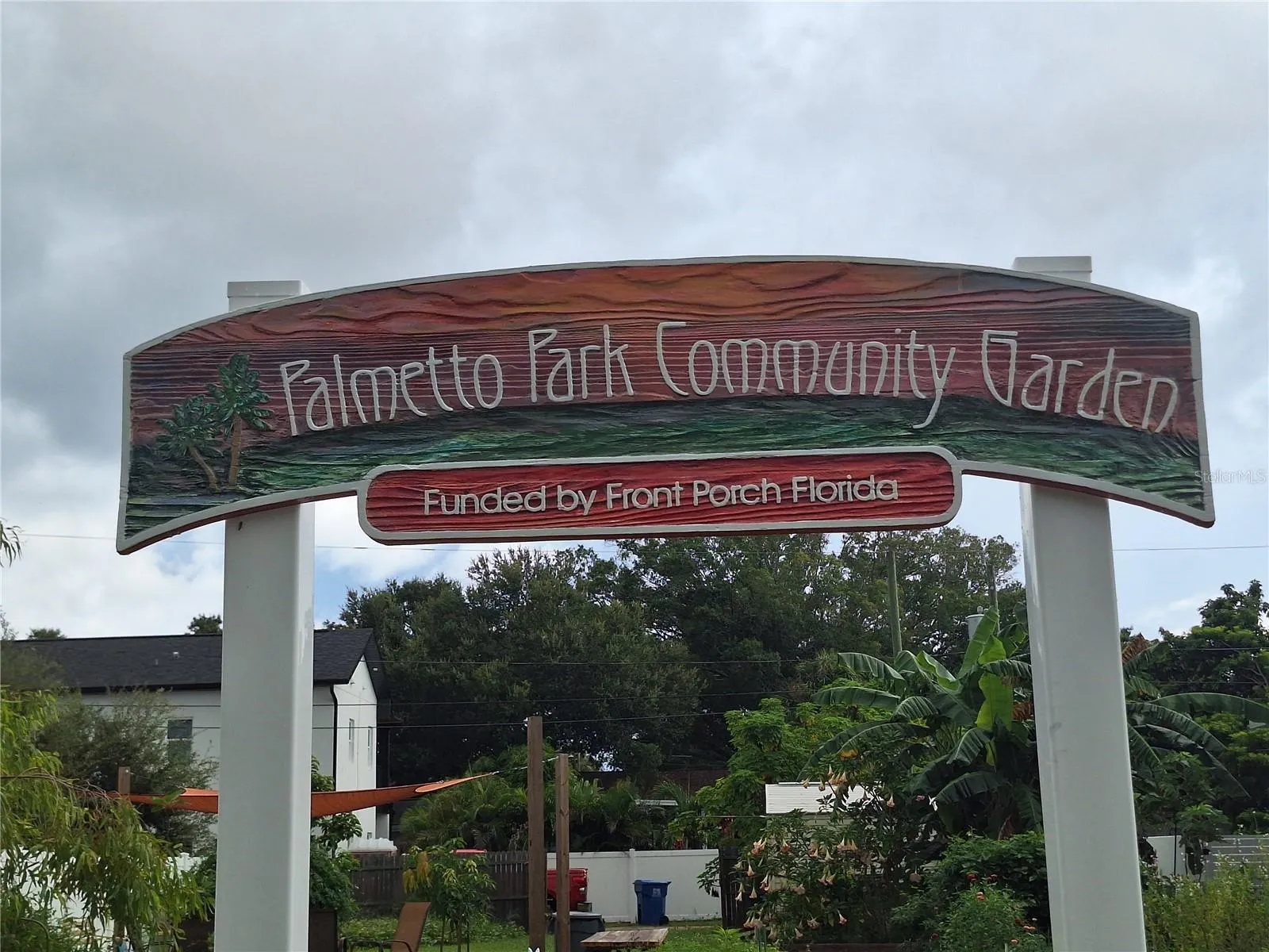 COMMUNITY GARDEN NEXT DOOR