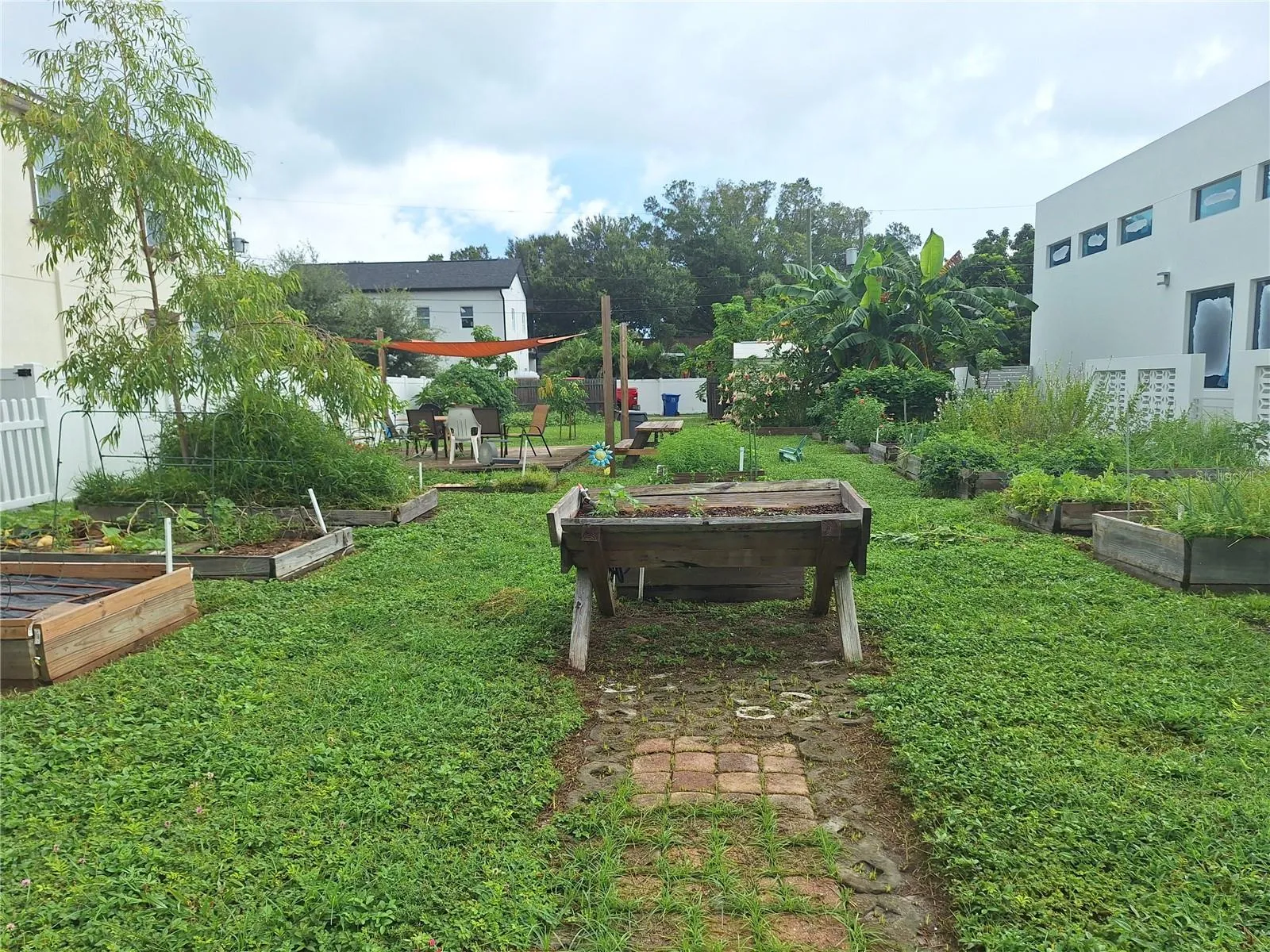 COMMUNITY GARDEN