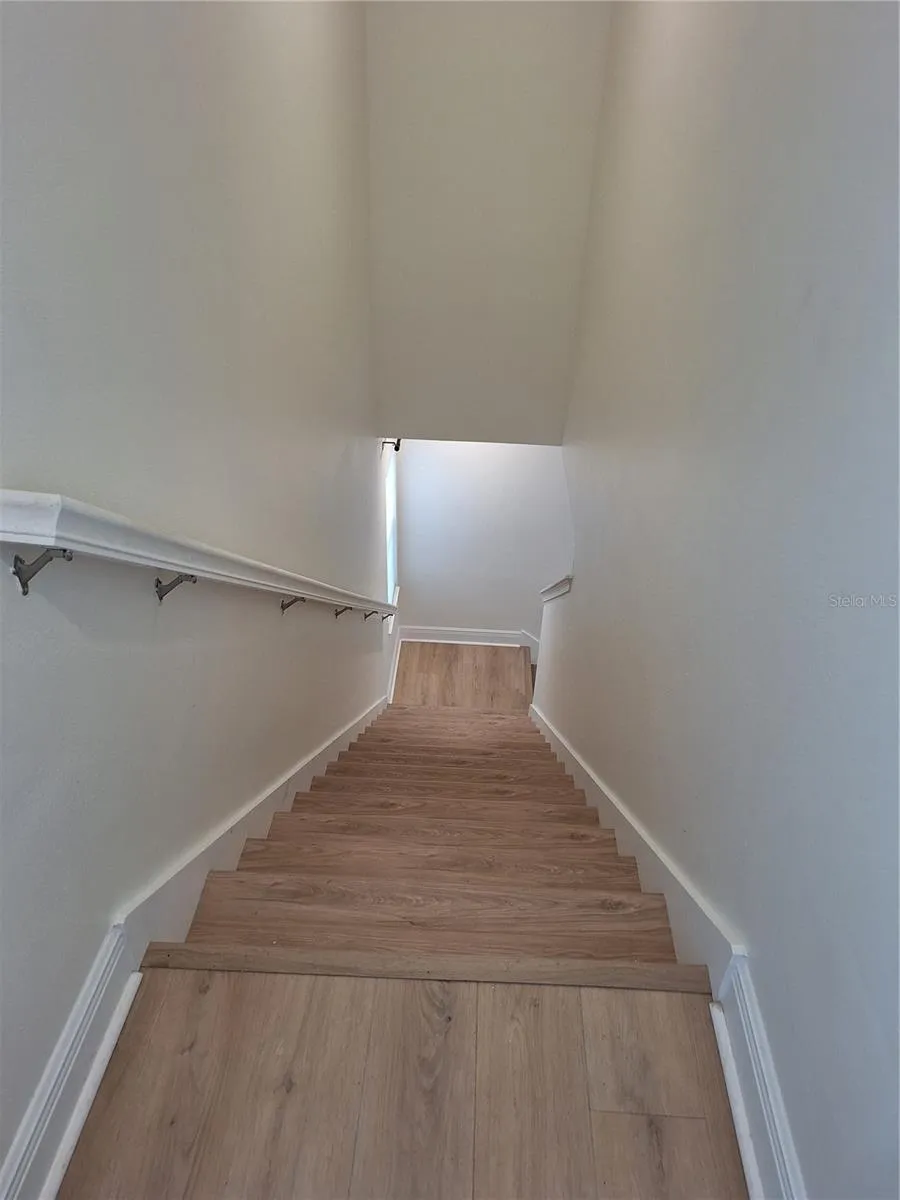 STAIRS DOWN