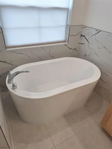 MASTER BATH TUB