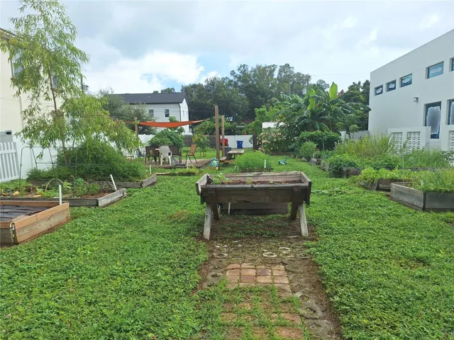 COMMUNITY GARDEN