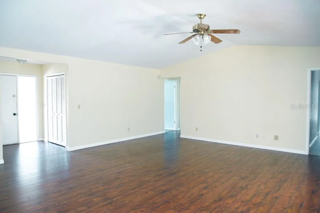 Living room/ dinning room