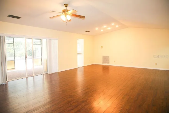 Living room/ dinning room