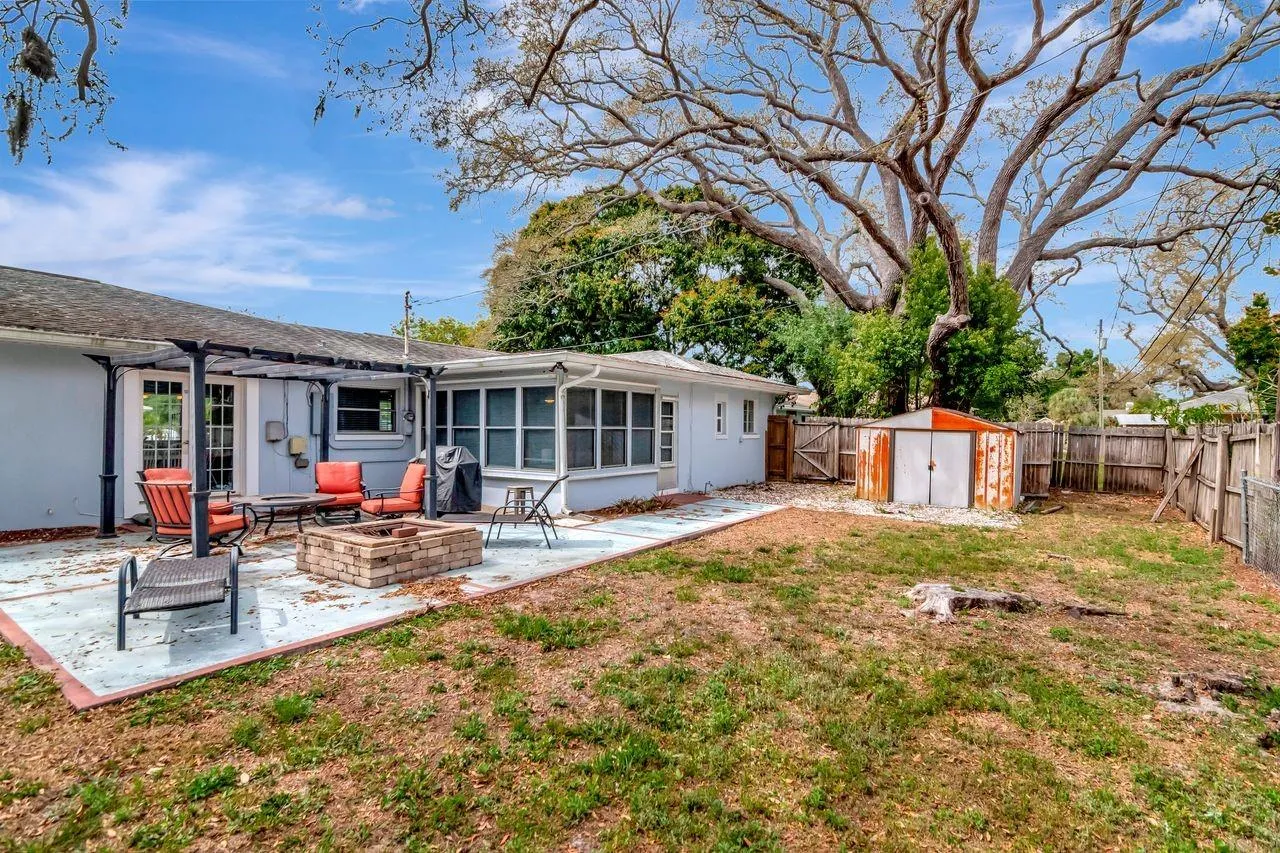 Spacious backyard!